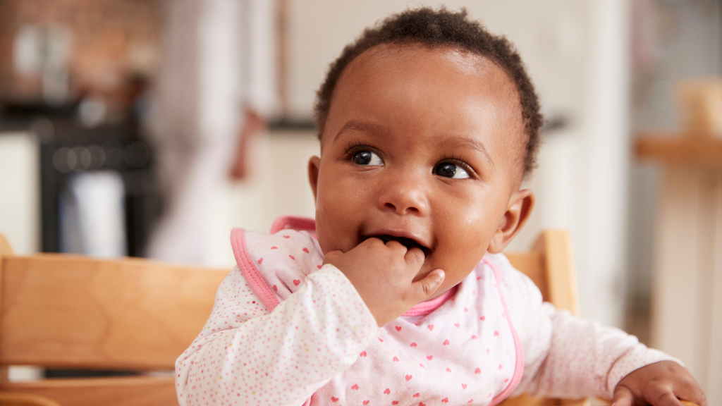 Guide pour choisir le tissu idéal pour le bavoir de votre bébé